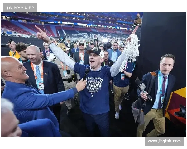 卡斯尔谈赫尔利的选择：他拒绝湖人，留在球队实现三连冠梦想(卡尔赫林是谁)